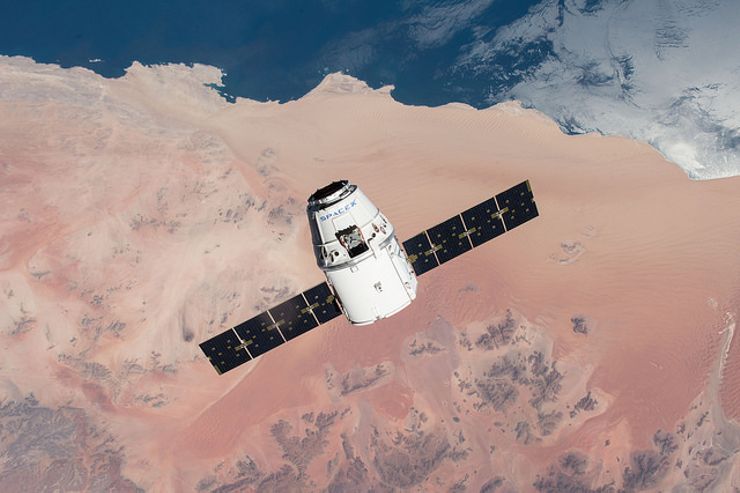 SpaceX Moon mission SpaceX Dragon