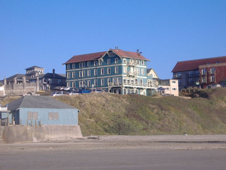 romantic beach getaways Sylvia Hotel Newport Oregon