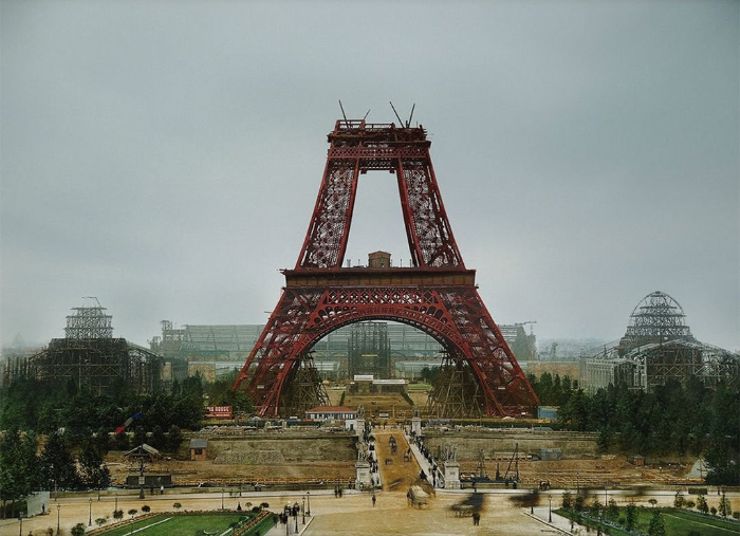 eiffel tower colorized