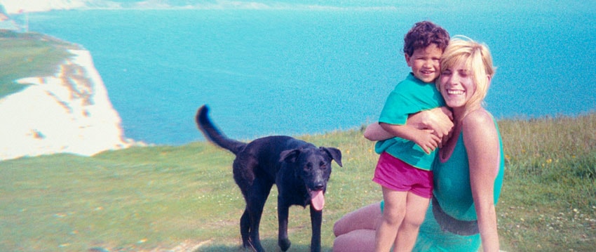 Photo of Rachel Nickell, her son Alex Hanscombe, and their black lab