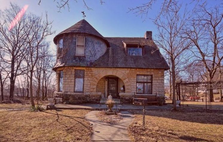 haunted houses for sale