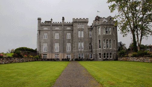 Photo of castle-like hotel in Ireland 
