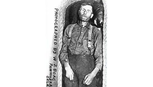 Elmer McCurdy on display