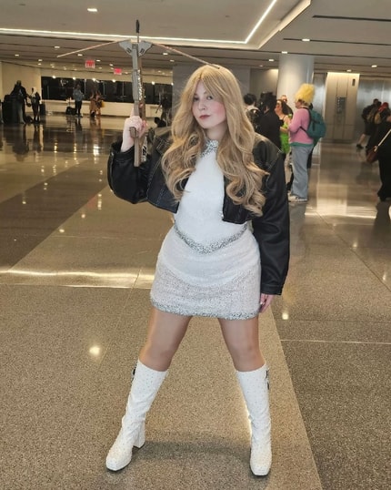 sabrina-carpenter_buffy-the-vampire-slayer__nycc-horror-cosplays-2026 Sabrina Carpenter and Buffy the Vampire Slayer crossover cosplay