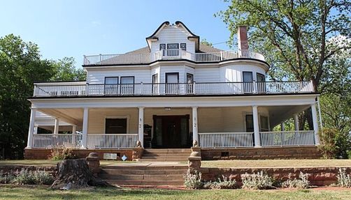 stone-lion-inn_haunted-places-in-oklahoma Stone Lion Inn Bed & Breakfast in Guthrie, Oklahoma