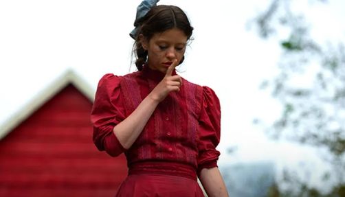 Mia Goth as Pearl in "Pearl"