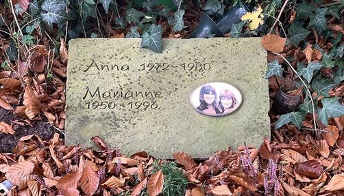 Gravestone of Anna and Marianne Bachmeier