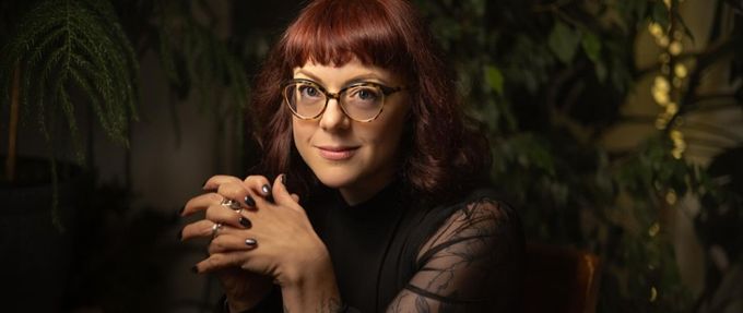 Portrait of Author V.E. Schwab with hands folded