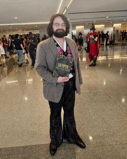 giles_harry-styles_nycc-horror-cosplays-2026 Rupert Giles and Harry Styles crossover cosplay