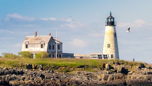 wood-island-lighthouse_haunted-places-in-maine Wood Island Lighthouse in Saco Bay, Maine