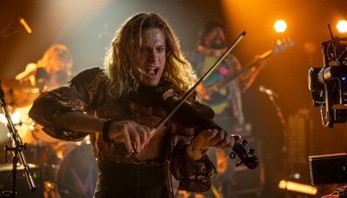 violin-lestat_how-music-elevates-the-vampire-lestat Sam Reid as Lestat, playing a violin