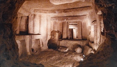 Photo of the middle level of the Hal Saflieni Hypogeum.