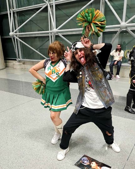 Dead Chrissy and Eddie cosplay