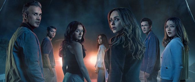 Freddie Prinze Jr., Tyriq Withers, Chase Sui Wonders, Sarah Pidgeon, Jennifer Love Hewitt, Jonah Hauer-King, and Madelyn Cline in 'I Know What You Did Last Summer.'
