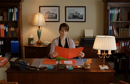 tina fey reads out of a folder