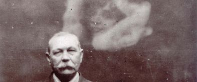 1922 photograph of Doyle by spirit photographer Ada Deane