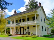 The Many Ghosts Of Oregon S Historic Wolf Creek Inn